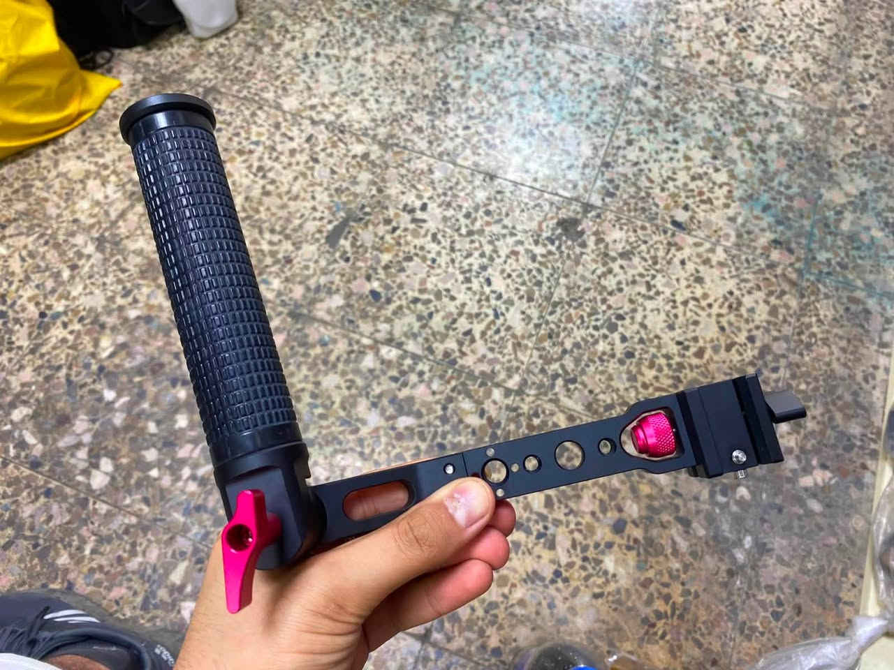 � قبضة رونن للتصوير الاحترافي 🔥

إذا تريد تحكم أفضل وثبات أعلى أثناء التصوير، هاي القبضة هي الإضافة اللي تحتاجها 👌�
� العنوان: بغداد – الباب الشرقي – مجاور عمارة الوقف القادرية
📞 للطلب والاستفسار: ‭***********‬
🚚 متوفر خدمة التوصيل
