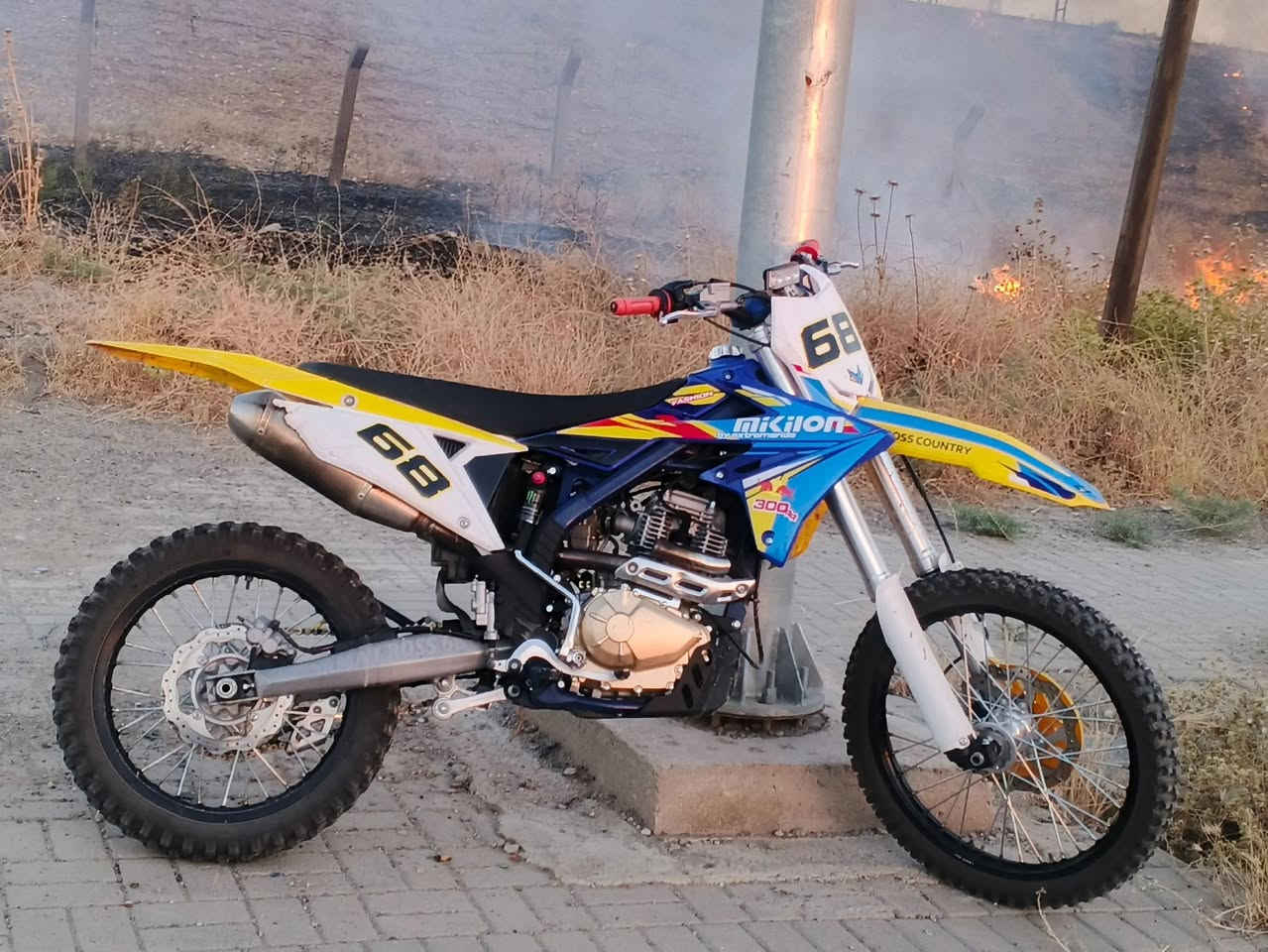سلام عليكم
دراجة rmz للبيع نضيف كلش 
مكاني كركوك سعرها مليون و650وبي مجال للطيبين 🩷
***********
