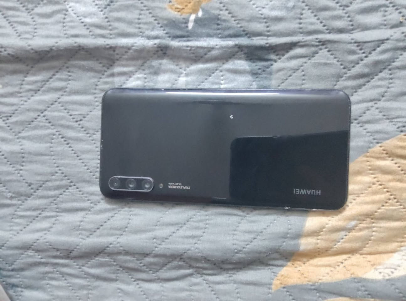 سلام عليكم للبيع او مراوس 
 تلفون هواوي y9prime الجهاز نظيف زلغ واحد مابيه الجهاز مبدل شاشة وظهر (وكالة) يعني ميفرق عن الجديد
التخزين 128
العشوائية 6
يشغلك جميع التطبيقات والالعاب
السعر 125 وبي مجال
مكاني بغداد
للتواصل خاص او واتساب ***********

