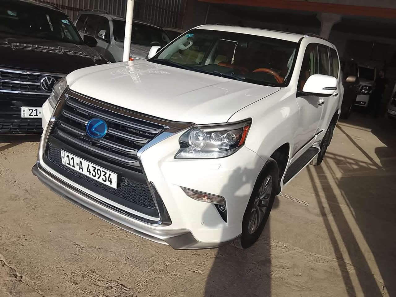 1. سيارة  (Lexus GX 460) - موديل 2014 .
2. ⁠المحرك: محرك تنفس طبيعي V8 بسعة 4.6 لتر.القوة: يولد قوة 292 حصان وعزم دوران 438 نيوتن-متر.ناقل الحركة: أوتوماتيكي بـ 6 سرعات مع نظام دفع رباعي مستمر (4WD).المميزات: يشتهر بالاعتمادية العالية جداً، ومقاعد مريحة تتسع لـ 7 ركاب، بالإضافة إلى قدرات جبارة في الطرق الوعرة.
رقم الهاتف ***********
