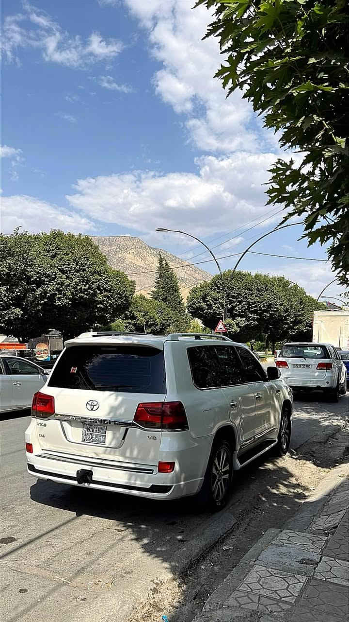 تۆيۆتا لاندکروزر ، مۆدێل۲٠١١ vxr v8 4700 ، دوبەی ساغ 
ناوە و دەروەی گۆراوە بۆ ٢٠٢١ 
فوول مواصفاتی ، vxr v8 مەکینە حادی ٤٧٠٠
گێڕ و مەکينە و تەبريد و کارەبايی بەشەرت ☑️ 
سەيارەکە دوبەيە بە زەمان بەشەرتی رەقەم شانصی و حاسيبەی هەموو عيراق 💯 
دەعم و لێدراوی نيە سارد و چاڵی نيە تەنها پەمپ کراوە لەسەر ساغی ، دەعامی بۆ دەعامی بەشەرت 
سەيارەکە ساغە موس و بڕاوەی نيە 📦 
نرخی ۱٩٠$ وەرەقە  و مەجالێکی برايانە 💰 
ناونيشان : سۆران📍

واتس ئەپ و ڤايبر *********** 📞 أربيل, العراق
