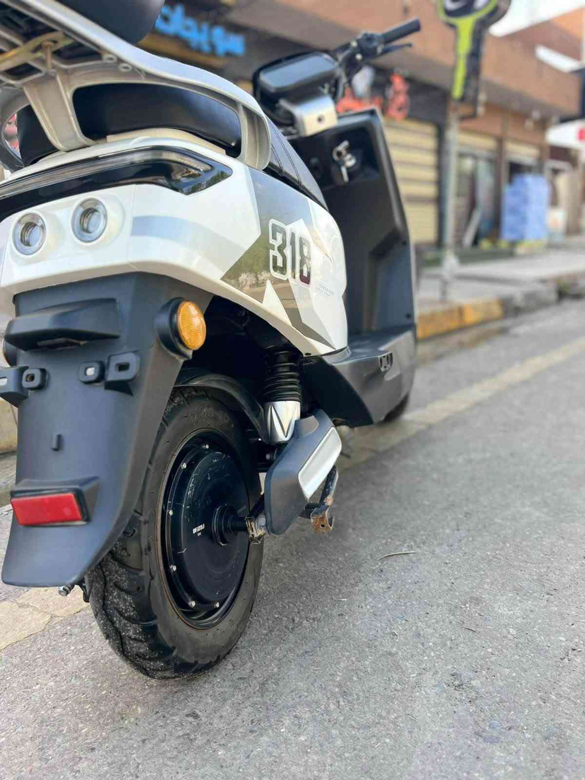 318 • 6بطاريات • نضيف