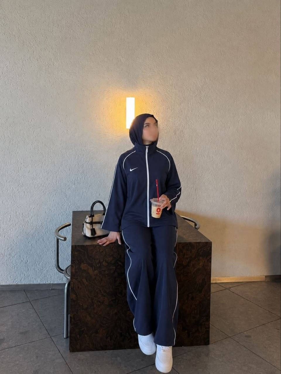 طقم قطعتين كيلوت مع قميص سحاب 
خامه دابل ايطالي كوالتي عالي 
طول القميص 75 سم 
القياسات 38 40 42 44 46 48 
السعر 25 الحجز خاص او واتساب 
الفحص ب وجود المندوب اي اختلاف مرجوع

نص مكتوب في الصور:
- Nike