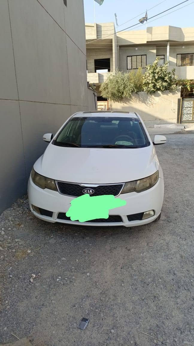كيا سيراتو ٢٠١٢
كير اوتوماتيك 
دبل كير  شفتات
سلايد 
بصمة 
محرك وكير نضيف 
زوج تايرات جديد 
هزة وسنوية ورقم جديد 
وبأسمي 
بيها قطعتين  صبغ بونيد وصبغ جاملغ فوق تايرة الخلف
لتواصل ‏‪***********‬‏
