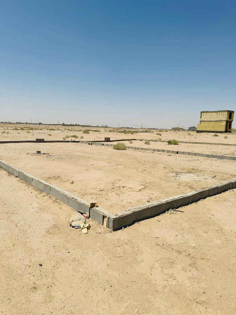 قطعة تجارية للبيع كربلاء حي التربية خلف حي ملحق الفارس على شارع عرضه40م يفصل بين حي التربية وجنات الحسين مواصفات القطعة الواجهة 20م والنزال 11م المساحة 220م ركن مميز المواصفات صاحب العقار مباشر بدون وسيط هاتف *********** كربلاء, العراق
