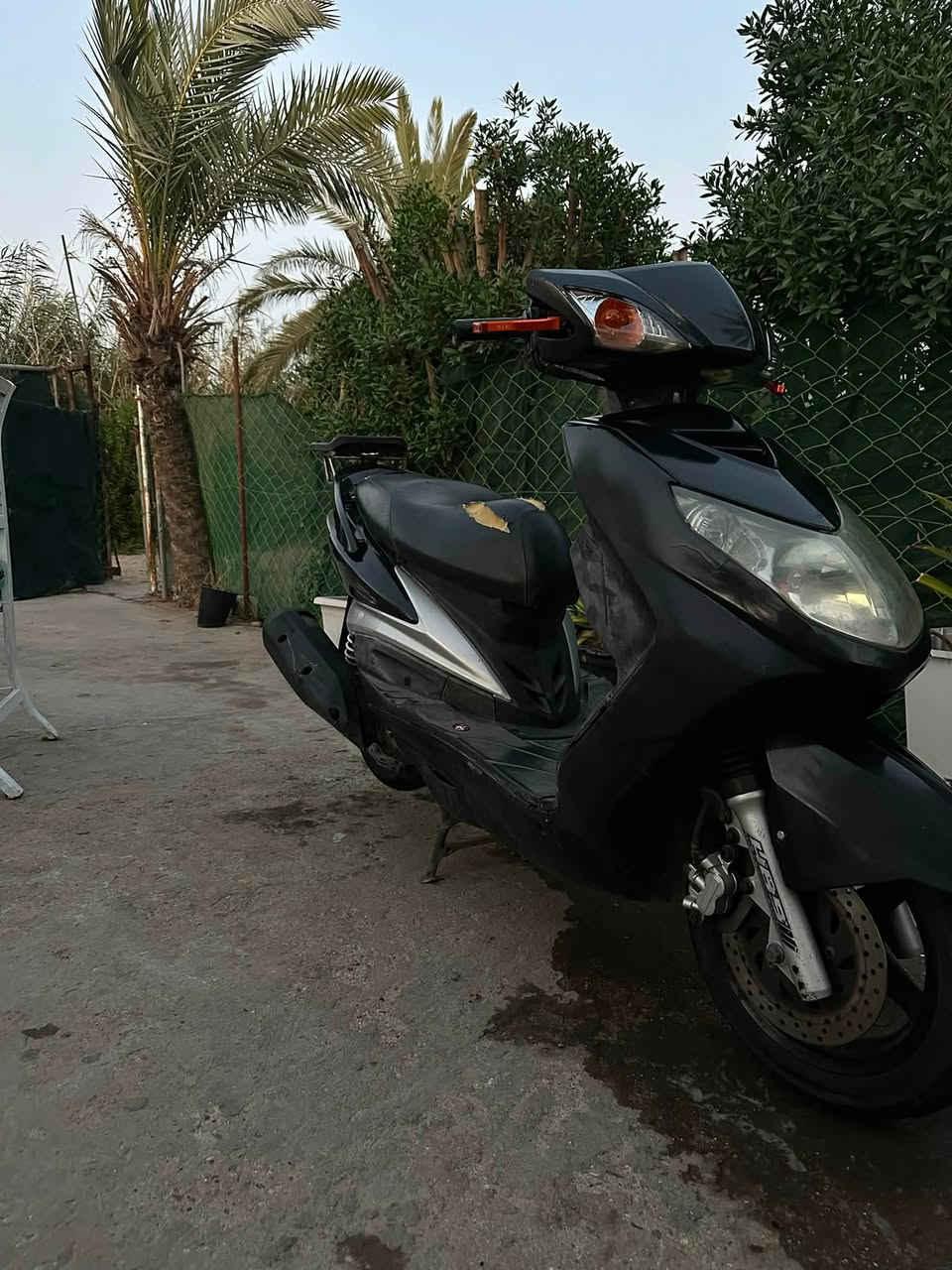 سلام عليكم شباب دراجه سكنس  فحل للبيع دراجه قبل شهرين مآخذها من ابن عمي نزلها رمبة عل ايده 1200 دراجه كل نقص مابيها مكينه ناعمه حيل مكينه شوط برغي ممفتوح بيها مكفوله بس لكفر الأمامي بي شخط بسيط سعرها 800وبيها مجال بسيط وليعرف بيهن يعرف شنو سعرها هيه نصيه متحصلها بهيج سعر مكاني بغداد اليوسفيه رقم الهاتف *********** بي واتساب
