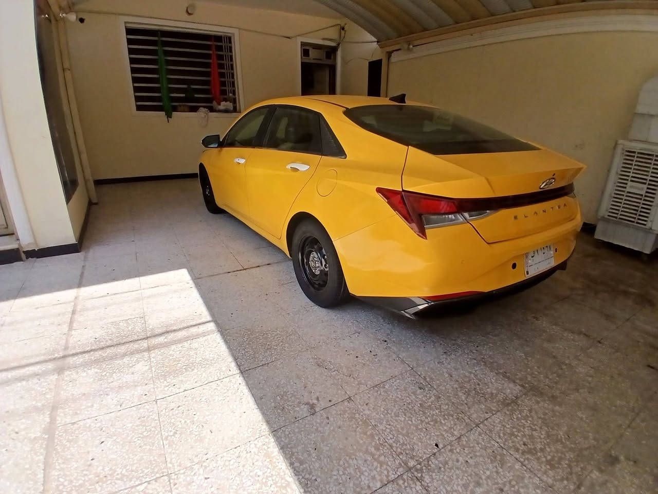 سلام عليكم عندي سياره البيع انتره موديل 2022 رقم بغداد سياره جاهزه من كلشي فول موصفات عنوان بغداد ولشراي يتصل على رقم ***********
