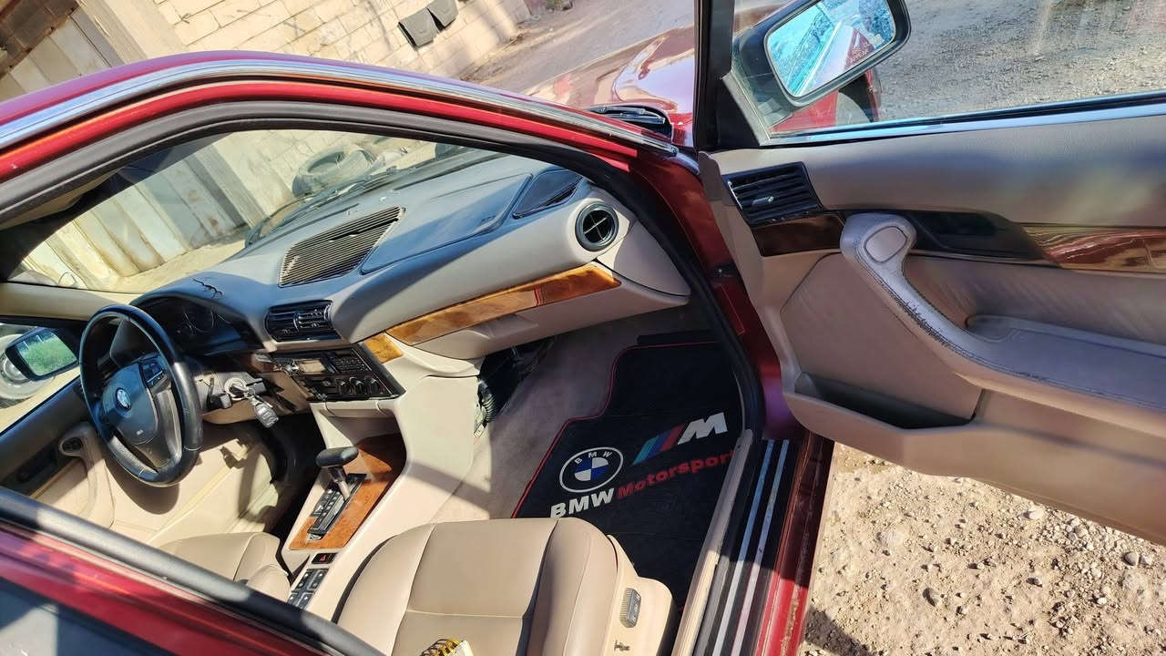 السلام عليكم
للبيع bmw525i
مسكر عدل اصل موديل 1991 
مكينه حاويه وارد يابان  شادها قبل ١٥ يوم 
كير اوتو 
 تبريد شغال 
كشنات كهرباء 
فتحه سقف 
رقم بغداد الجديد 
هزه وسنويه  السنويه لغايه 2031 تنتهي 
السياره باسمي  
السعر 64
مكان السياره بابل 
***********
