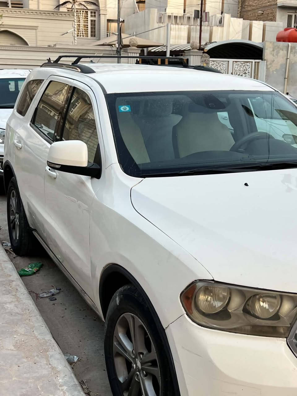 السلام عليكم 
دورنكو ٢٠١١ للبيع رقم بغداد 
السياره ليبل واحد بدون تبديل فقط بيهه صبغات اثر شخوط بدون حادث سياره نظيفه كلش وجهازه من كلشي اي نقص ما بيهه سياره جاهزه 
فول واحد عله واحد عده الفتحه
مكينه كير تبريد كله كفاله 
مكان السياره الكوت مركز مدينه
***********
