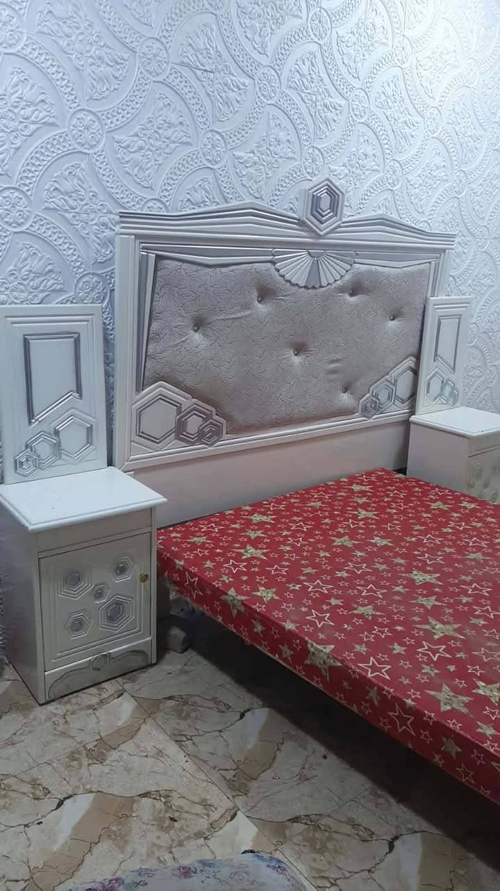 سلام عليكم غرفة جديد البيع 700وبيه مجال المكان كربلاء الحسينيه هاذه الرقم ***********

