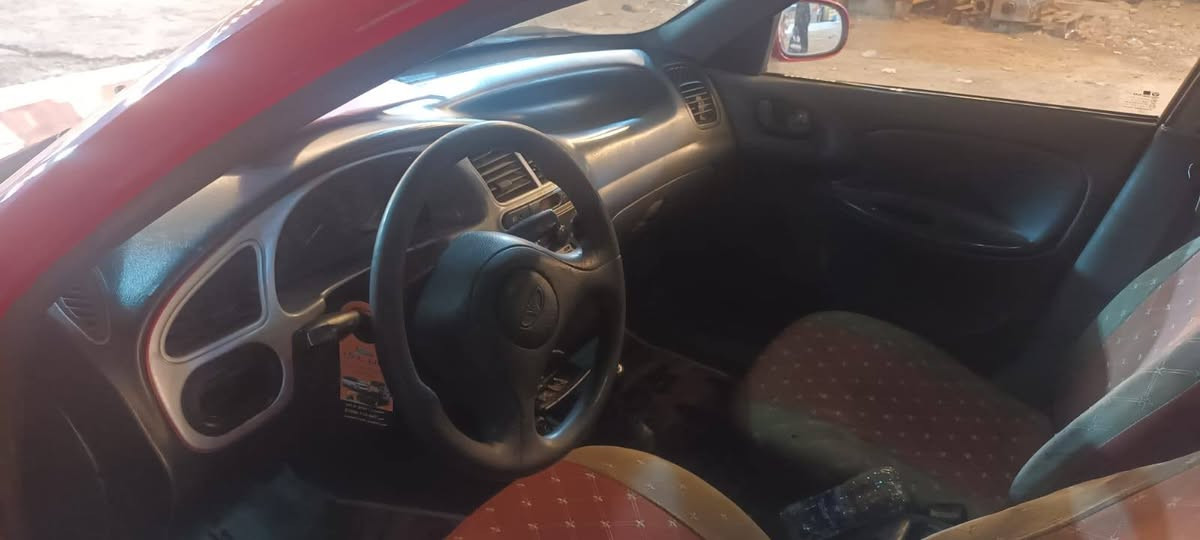 دايو لانوس موديل ٢٠٠٠ مكفوله من كير مكينة وتبريد وتخم تايرو دواخل ابلاديه وسنويه صاقطه سنه واحده سعر ٢٨ المكان شهداء البياع شارع المضخة الاول *********** * ***********
