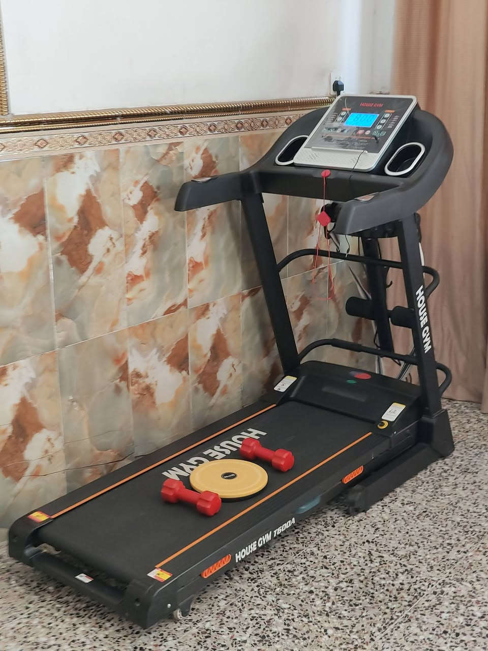 جهاز جري جبلي دبل ماطور يحمل سرعه عاليه يحمل 150 كيلو يحتوي على رجاج تكسير شحوم وكذلك شناو بطن بي شاشه تعد وقت سعرات حرارية قياس نبضات القلب مسافه مقطوعه بي مفتاح امان للطوارئ كذلك اواكس سماعات 🔊 شاحن موبايل جهاز يطبك ومياخذ مساحه سعره 280 الف بغداد ***********
