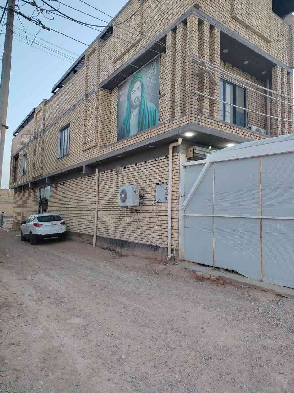 السلام عليكم بيت مع محل للبيع مساحة132متر ركن بناء 2025 قرب جامعة الامام الصادق عليه السلام للاستفسار الاتصال على صاحب الدار ***********
