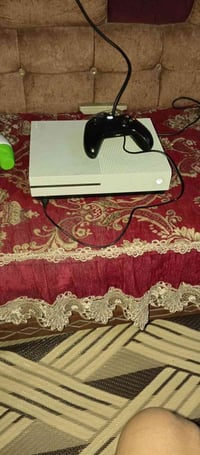 اكس بوكس وان اس العنوان بغداد كريعات سعره 195 الف وبي مجال بيه حساب وق...