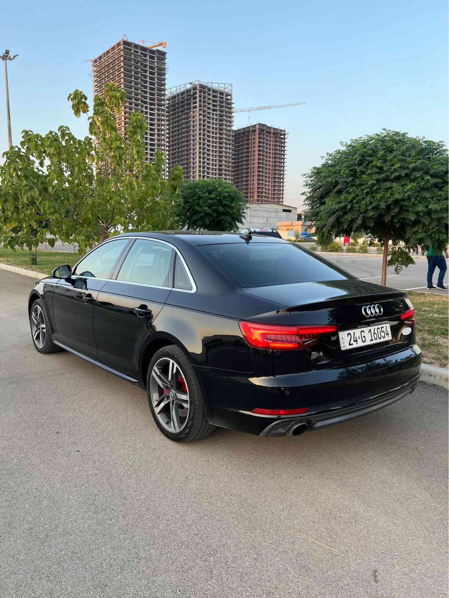 سلام عليكم) عرض خاص💥

 من معرض (حجي كامل)✅
فخامة و هيبة الألماني
اودي A4 Sline💎
موديل2017  

💸سعر فقط (12900$) 🔥

ممشى 160 الف مايل ✅

         المحرك: 2.0 لتر تيربو بنزين
* القوة: غالباً 190 حصان
* القير: S tronic أوتوماتيك 7 سرعات
* الدفع: أمامي
* 0–100 كم/س: تقريباً 7.3 ثوانٍ لنسخة 190 حصان بالدفع الأمامي
* العزم: حوالي 320 نيوتن.م
* 4 سلندر 
* تجهيز رياضي وشكل خارجي وداخلي مميز

🔴 الضرر: بوند + جاملوغ صبخ 
بدون دواخل بشرط✅
كير محرك كهربائيات مكفول 🛡️

فحص و هزه و رقم سنوي جديد ✅
تحويل و غرامات نفس الوقت ✅
عنوان دهوك تيرمينال معارض جديدة🚙
للتواصل واتساب موجود على هذا الرقم✅

☎️ +964 *********** دهوك, العراق
