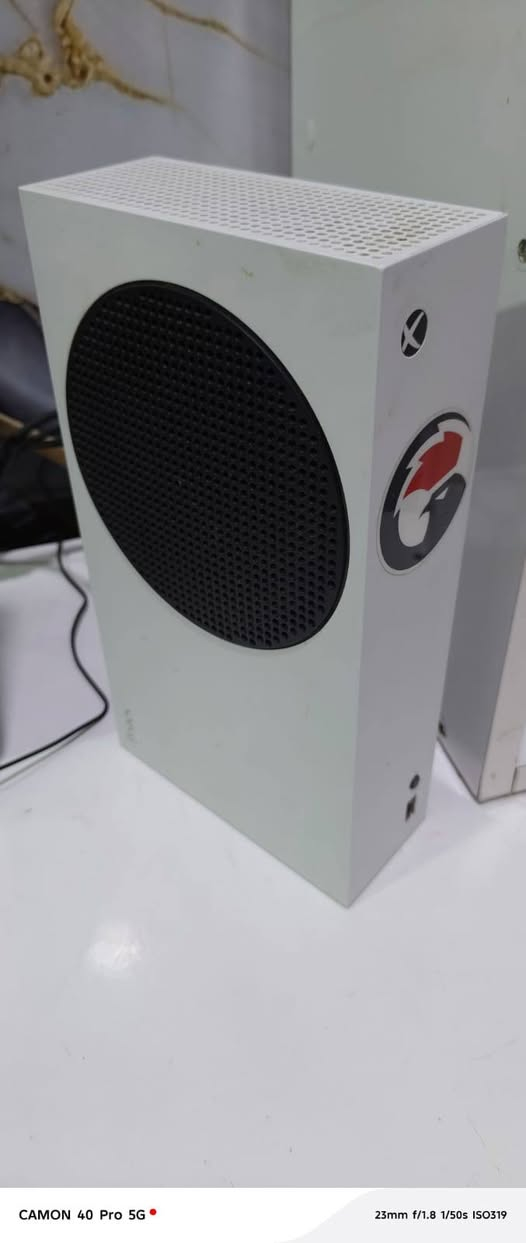 السلام عليكم ابيع شلع اخوتي
اكس بوكس سيريس اس اصدار 23 مفتوح
شاشة نوعيه Asus27 جاي اشغل 2k 
جوستيكات ثنين اصليه وحده منهن بيها بطارية قابله للشحن
كيم باس ٣ اشهر بي العاب قويه منزله
فورزا فيفا ٢٦ وبعد 
مع كيبورت وماوس سيت اب كامل

سعر 550 
هذا رقمي *********** واتساب
