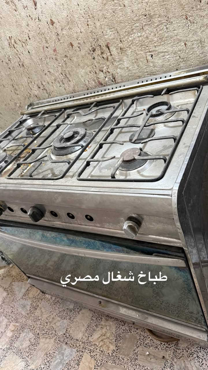 السلام عليكم بابين وشباك وطباخ ومغسلة القياسات بالصور  نضيفات لاستفسار خاص او *********** المكان مدينة الصدر قطاع 4
