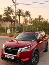 نيسان باثفايندر موديل 2024 SV 4WD  السيارة شبه كلين بيها فقط شبر بحافة...