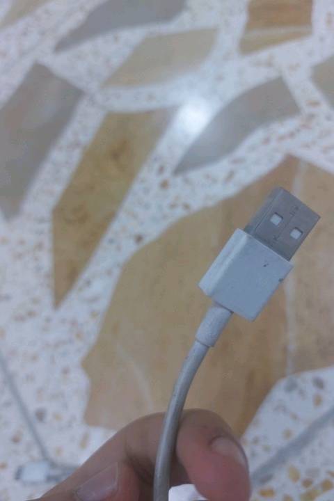 كيبل شحن مستعمل نظيف USB سعر 5 لاف بغداد شعب