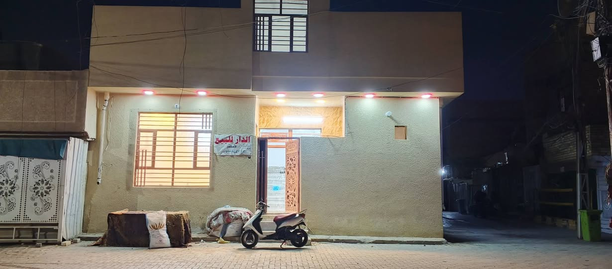 دار للبيع ركن مساحة 58 متر مربع بناء جديد درجة اولى خدمات كاملة مي مجاري كهرباء تبليط (البيت فارغ) حاليا  البلديات المعسكر شارع صورة السيد ثاني فرع للاستفسار ***********
