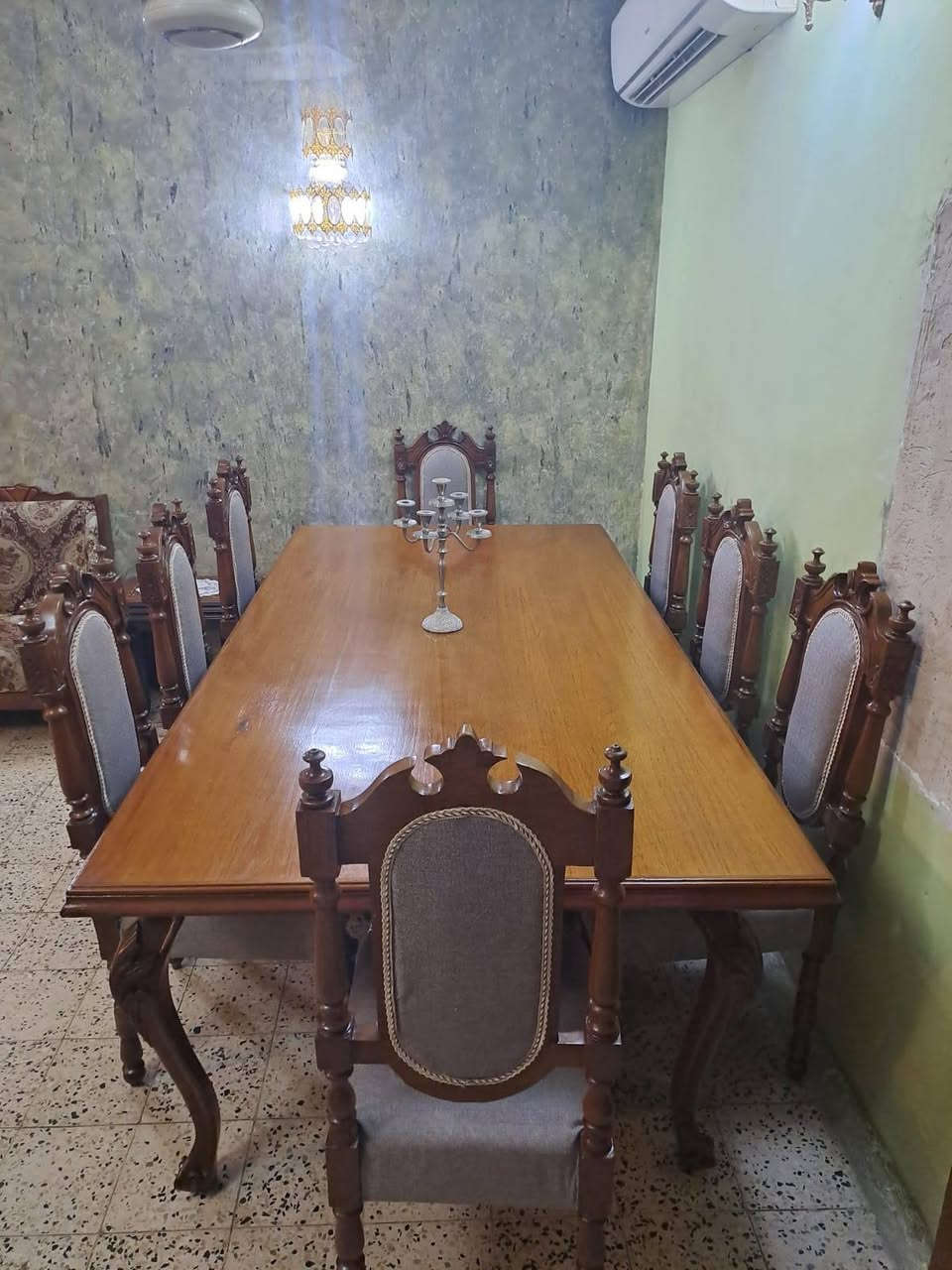 ميز طعام ٨ كراسي خشب صاج بورمي شغل نقش يدوي عراقي يدون اي ضرر الاتصال ***********
