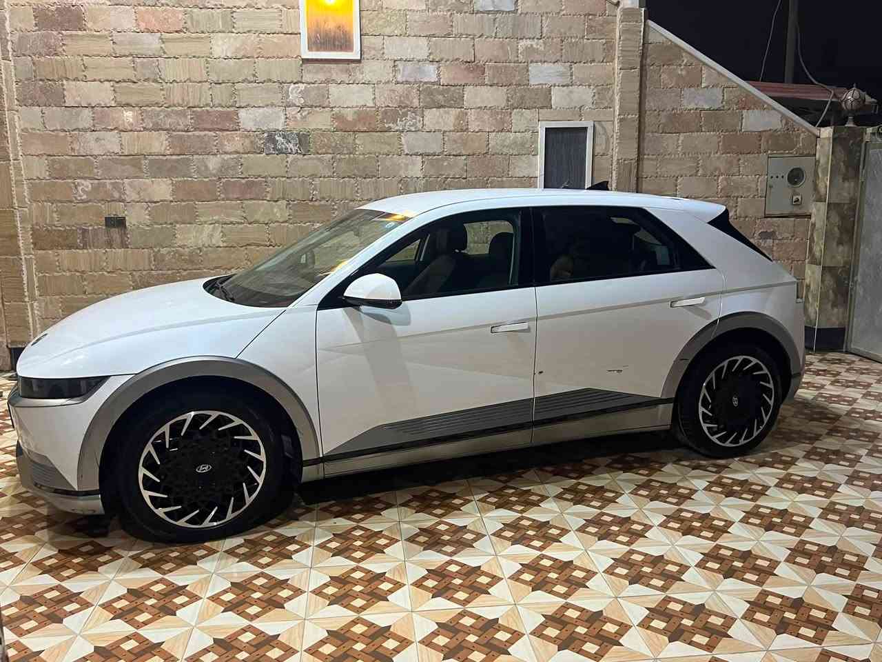 هونداي 
 ايونك 5🚙 2022 ماشيه 80 الف كيلو
رقم بغداد بسمي 
تمشي بل شحنه كامله 550 كيلو 
بدون صبغ 
السعر على خاص او فون☎️***********

