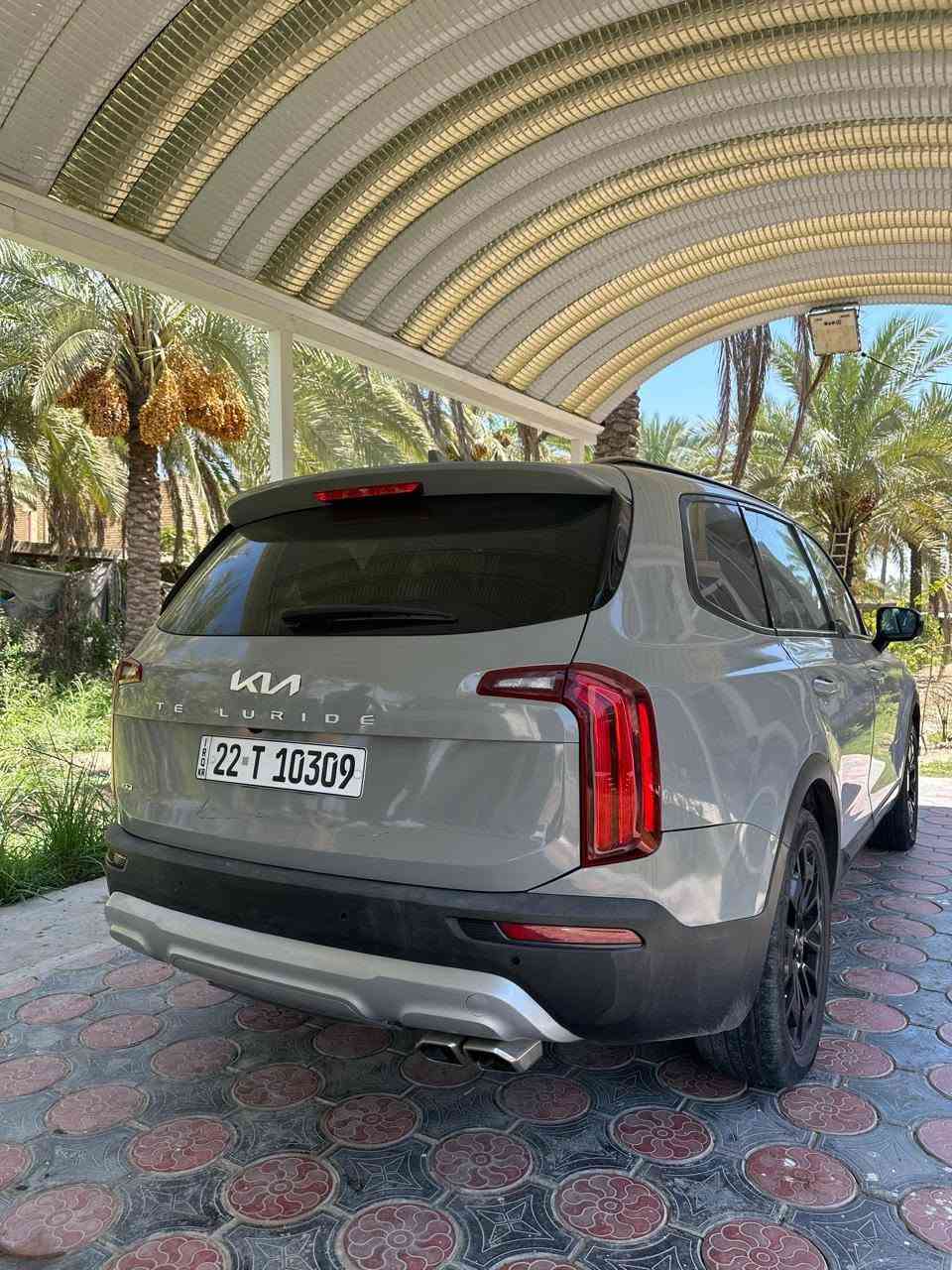 السلام عليكم جميعاً 🌹
🚘 للبيع كيا تيلورايد 2022 – فئة Prestige

🔹 الموديل: 2022
🔹 اللون: سمنتي مميز 🤍
🔹 الفئة: Prestige – أعلى فئة
🔹 المواصفات: فول فول فول 🔥
🔹 الحادث: فقط جام الخلفي + قبق الجنطة
🔹 الإيرباكات: بدون إيرباك
🔹 باقي السيارة: كفالة عامة، نظيفة وسليمة

✨ المواصفات: • فتحة سقف بانوراما
• جلد فاخر
• تبريد وتسخين مقاعد
• مقاعد كهربائية
• ذاكرة مقعد السائق
• شاشة كبيرة ونظام ملاحة
• كاميرات 360°
• حساسات أمامية وخلفية
• رادار ومثبت سرعة متكيف
• تحذير النقطة العمياء
• تحذير مغادرة المسار
• فرملة طوارئ
• تشغيل بصمة/دخول ذكي
• تشغيل عن بُعد
• باب خلفي كهربائي
• دبل/دفع رباعي
• نظام صوت فاخر
• تحكم بالمقود
• 7 مقاعد
• مواصفات أمان وراحة كاملة
• سنويه وهزه جديده 

📞 للاستفسار والتفاصيل:  *********** بسعر مناسب
