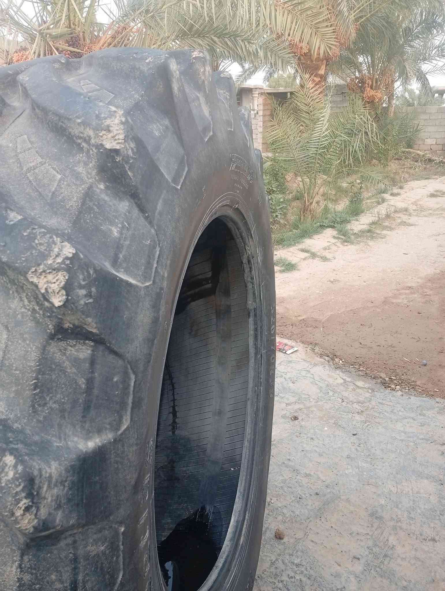 تايرات • ٣٨ على ٥٢٠ • ٢٨ على ١٦