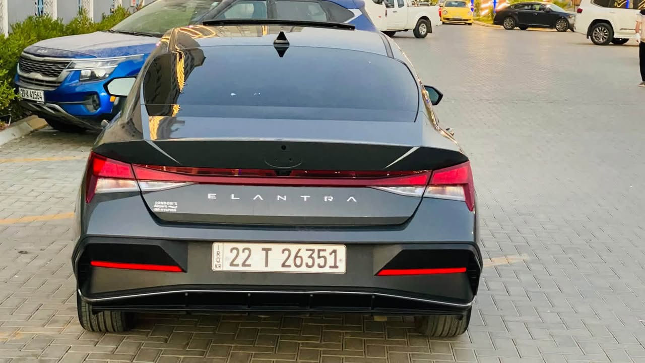 السلام عليكم (للبيع فقط ***********)
النترا موديل 2025 لون سمنتي  مميز 
دخول جديد قبل يومين رقمتها اربيل 
ماشيه 4 الف فقط بعدها زيرو وفول 1/1
حادثها موضح بالصور مقدمة البنيد فقط على كد شبرين صلحتها بدون ما افتح ولا برغي بيها
الشاصي والدواخل سليمه 100‎%‎ شرط السونار 
كل قطعها بلاديه وبدون تبديل اي قطعه
المواصفات 
🔹فتحة سقف سلايد 
🔹 بصمة تشغيل + بصمة ابواب + صندوق ذكي يفتح عند الاقتراب
🔹اناره على طول الدشبول متغيره 7 الوان
🔹شاشه كبيرة الحجم متصله 
🔹دشبول الكتروني متصل 
🔹محرك 2000 دوش المرغوب
🔹فول رادارات 360 درجه+تدفئه بالكشنات 
🔹كامره خلفيه + سستم صوت 
🔹كشنات مخمل + تشغيل عن بعد
🔹ويل كب سبورت رياضي بلادي 
وباقي المواصفات المعروفه 
السيار بيها فقط ايرباك ستيرن ومبدل شركه شرط الفحص 
السعر 167
مكاني بغداد المنصور او خلف الهايبر ماركت التعاوني بحي العامل 
***********
