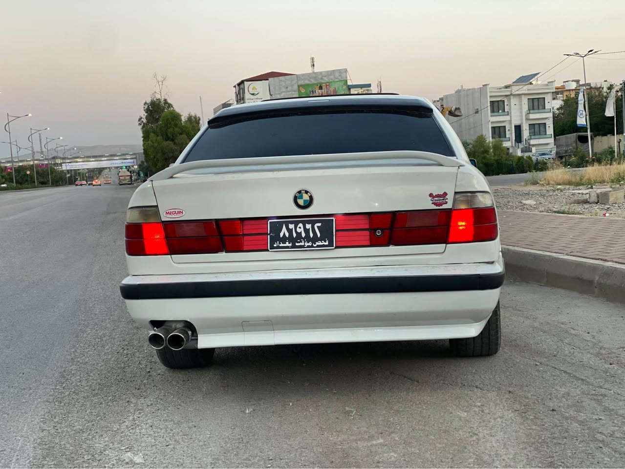 Bmw 520 گێڕ عادی 
مەكینەی ئەورپیە هەمووی دوومانگە بۆ بەستراوە بەشەرتی بووغار سەیارەكە نمونەی جوانیە ناو غورفەی لۆكە تەبریت سارد🧊و گەرم لە سەر سویچ سڵایتە كارەبای گشت گیانی ئیش ئەكات  بێ تەقەو ڕەقەیە وەك دەعم بەس قرچێكی لای سەكنی هەیە 
نرخ :42 گەڵاو مەجالێ برایانە 
ژم:***********
شوێن : سلیمانی ڕاپەڕین السليمانية, العراق
