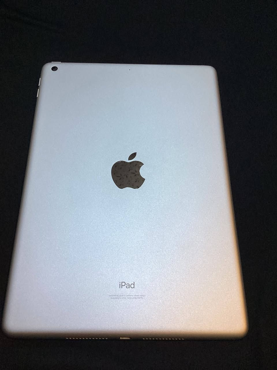 سلام عليكم ipad الجيل التاسع إصدار 26.5.2
ذاكرة 64 نظافة 100 مستخدم قليل ملحقات كاملة
السعر 275  المكان حي السلام علي الصالح
هذا رقمي ***********
ملاحظة سعر الجديد 377 بدون ضمان وبالضمان 465
فه اني عارضه بنص القيمه تاخذ الجهاز تفحصه وين متريد
