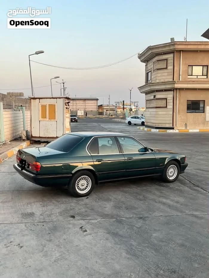بي ام دبليو ٧٣٥  لون زيتوني  مصبوغه جماليه مكفوله كير مكينه تبريد كهربائيات شغاله رقم انكليزي بصره باسمي سنويه لل ٢٠٣١  هاذ شهر مجدد سنويه تحويل مباشر  سعر ٥٥ وبيها مجال ***********

نص مكتوب في الصور:
- السوق المفتوح
- OpenSooq
- السوق المفتوح OpenSooq