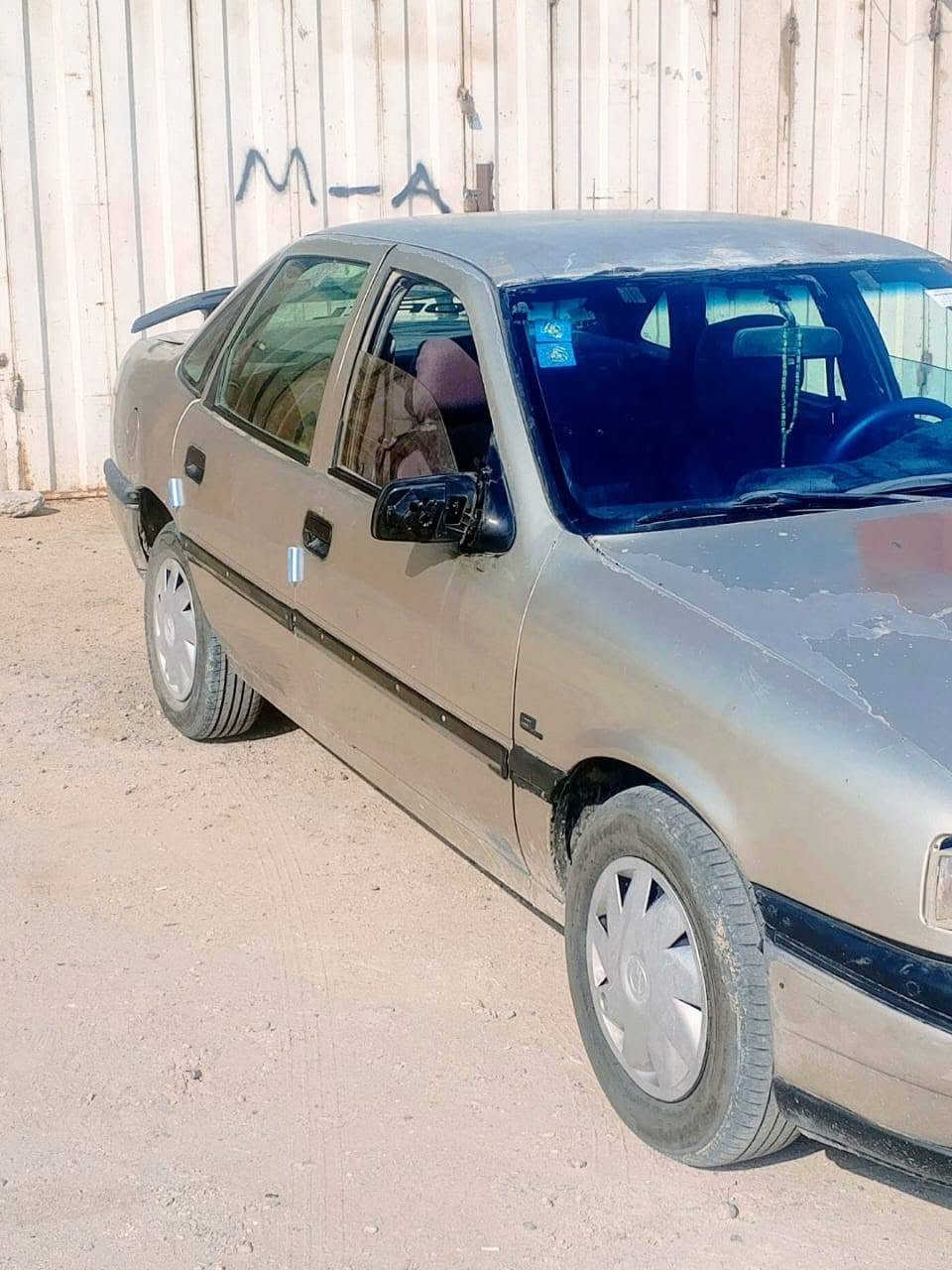 اوبل فيكترا • ١٩٩٢ • ١٨٠٠
