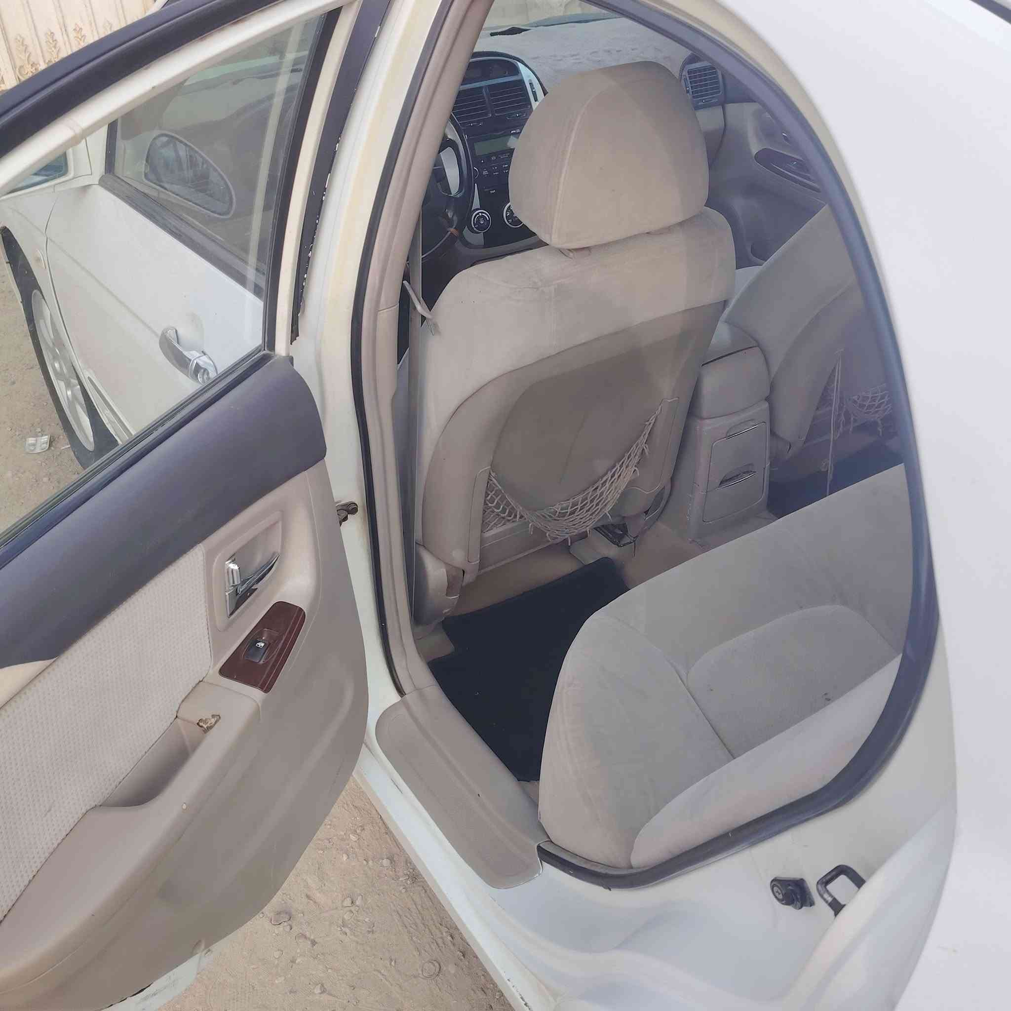 السلام عليكم سيراتو للبيع موديل ٢٠٠٧
السياره مكفوله من الظربه والتبديل كير ومكينه خير من الله تخم تاير جديد
حداديه ١٠٠/١٠٠ +كهربائيات
سنتر لوك شغال
بيه فقط تلكيط اخياس بالدواير
السعر ٧٦ وبيه مجال 
للاستفسار أكثر ***********
