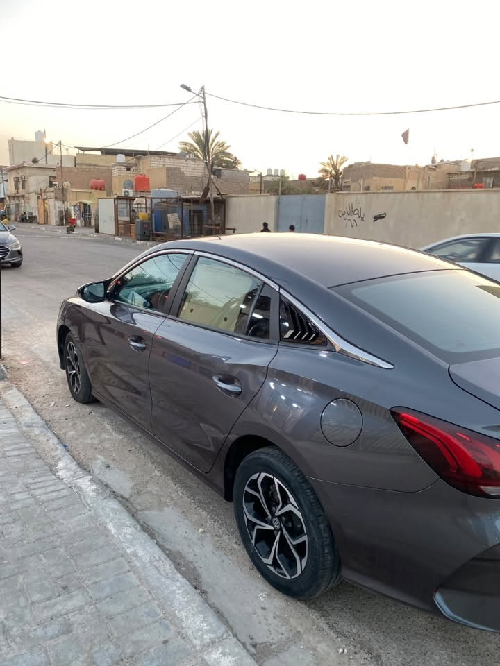 السلام عليكم
MG gt 2023 
سيارة جاهزة من كلشي 
ماشية 82 
حدادية 
تبريد 
كير مكينة 
السيارة كفاله من الصبغ 
والمعجون 
بيها ضربات خفيفه موضحه بالصور 

بيها بالجاملغ الخلفي وبالصندوك  
 يرجعن ع البارد مامصلحهن ع وضعها ابيعها 
السعر 105 وبيها مجال بسيط 
بصرة  واتساب ***********
الاتصال ***********

