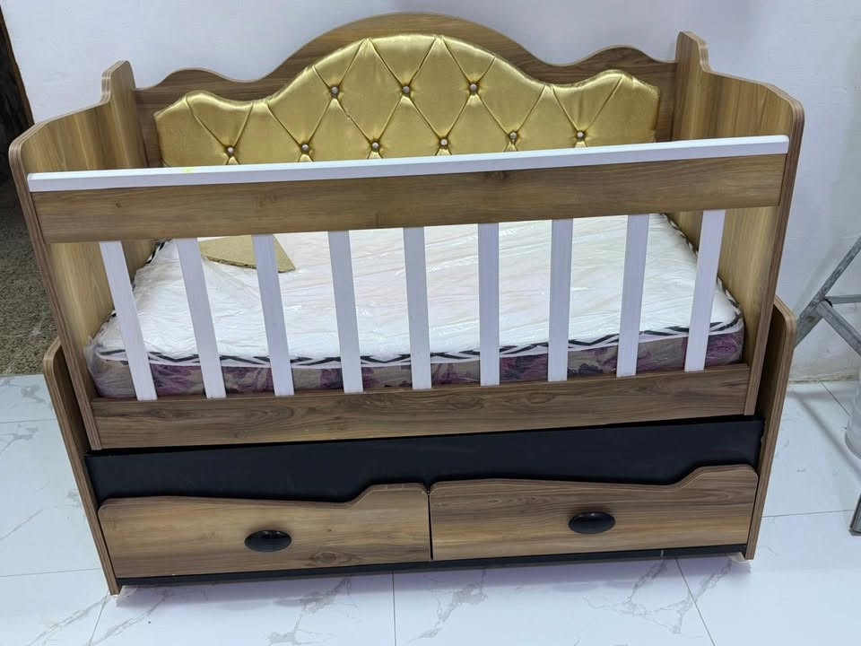 غراض لبيع جربايه طفل 175 ميز مرايه شغل تزكان نجاره صاجي عراقي سعرع 150عنواني بصره شط العرب ***********
