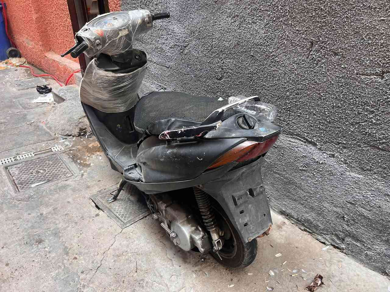 للبيع دراجه ماكس 140 ابيع كوم حديد يعني تجي تحمل وتروح لاتكلي شبيه مابيه طلعت بيه وطفت قبل يومين 150 وبيه مجال الاستفسار ***********
