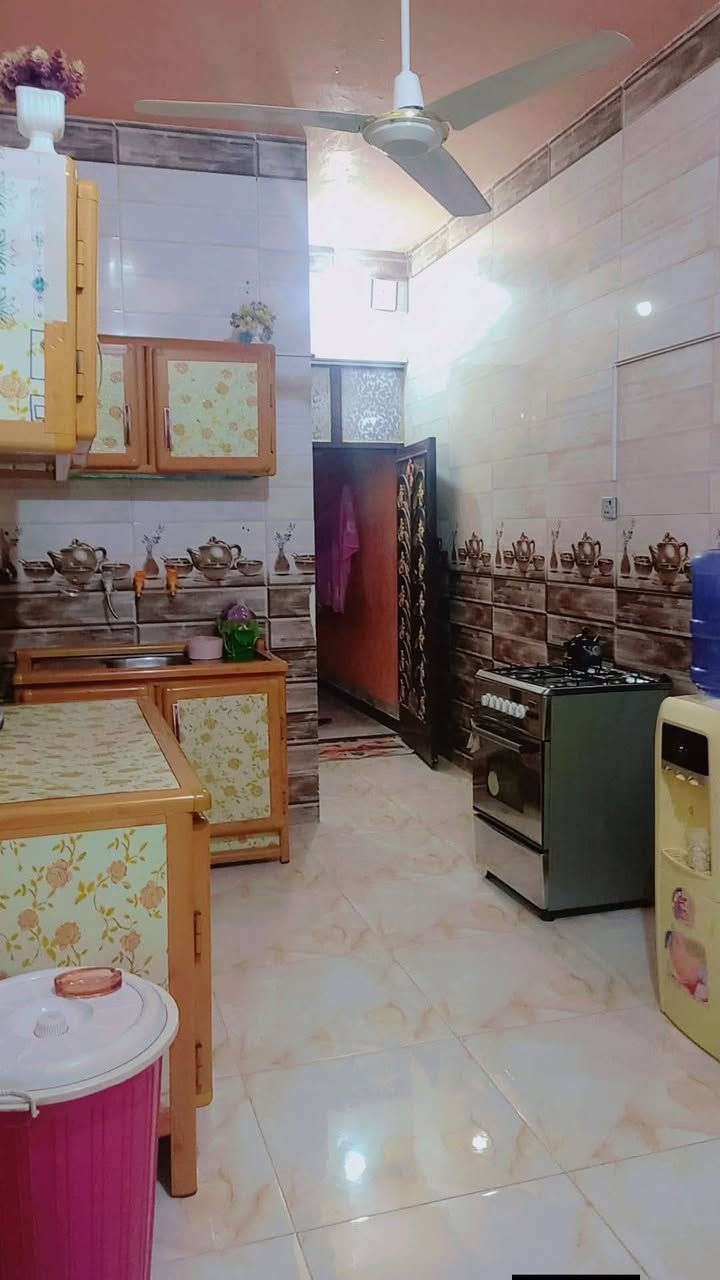 دار مساحه 100 متر بناء جديد طابوق نهروان صب كونكريت مركزي سيراميك بورسلين كرانيت سقوف ثانويه خدمات كامله زراعي حي ميسان قرب سكله الكرعاوي السعر 32مع المجال استفسار اكثر ***********
