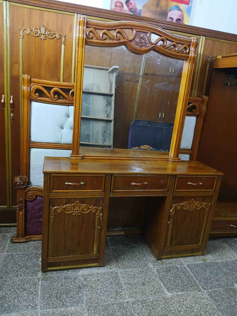 غرفه ام ٥ صاج زان ملاحظه تحتوي على يدات جدد قفاله جدد صبغ تلميع كامل ظهر جدد مامدكوك بيه بسمار جام جديد متواجد علخاص اكو توصيل بفلوس رقمي ***********سعره ٣٥٠ قفل قفل 🔐
