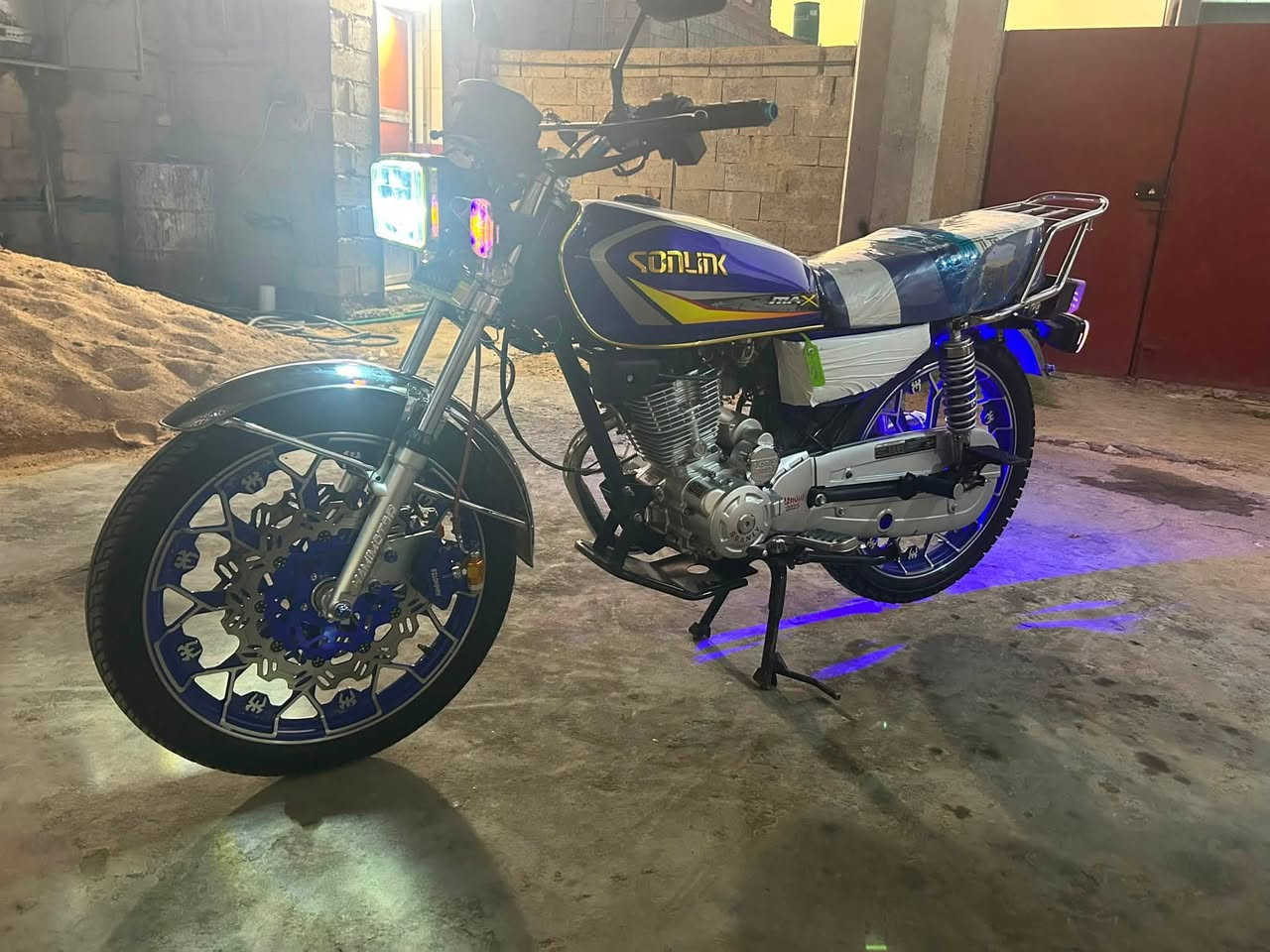 دراجة إيراني موديل 25محرك 200cc
بعدها على وضع الشركة ماشية 9000بس

كفاله عامة بعدها زيرو 

سعر 825وبيها مجال

لتواصل ***********
