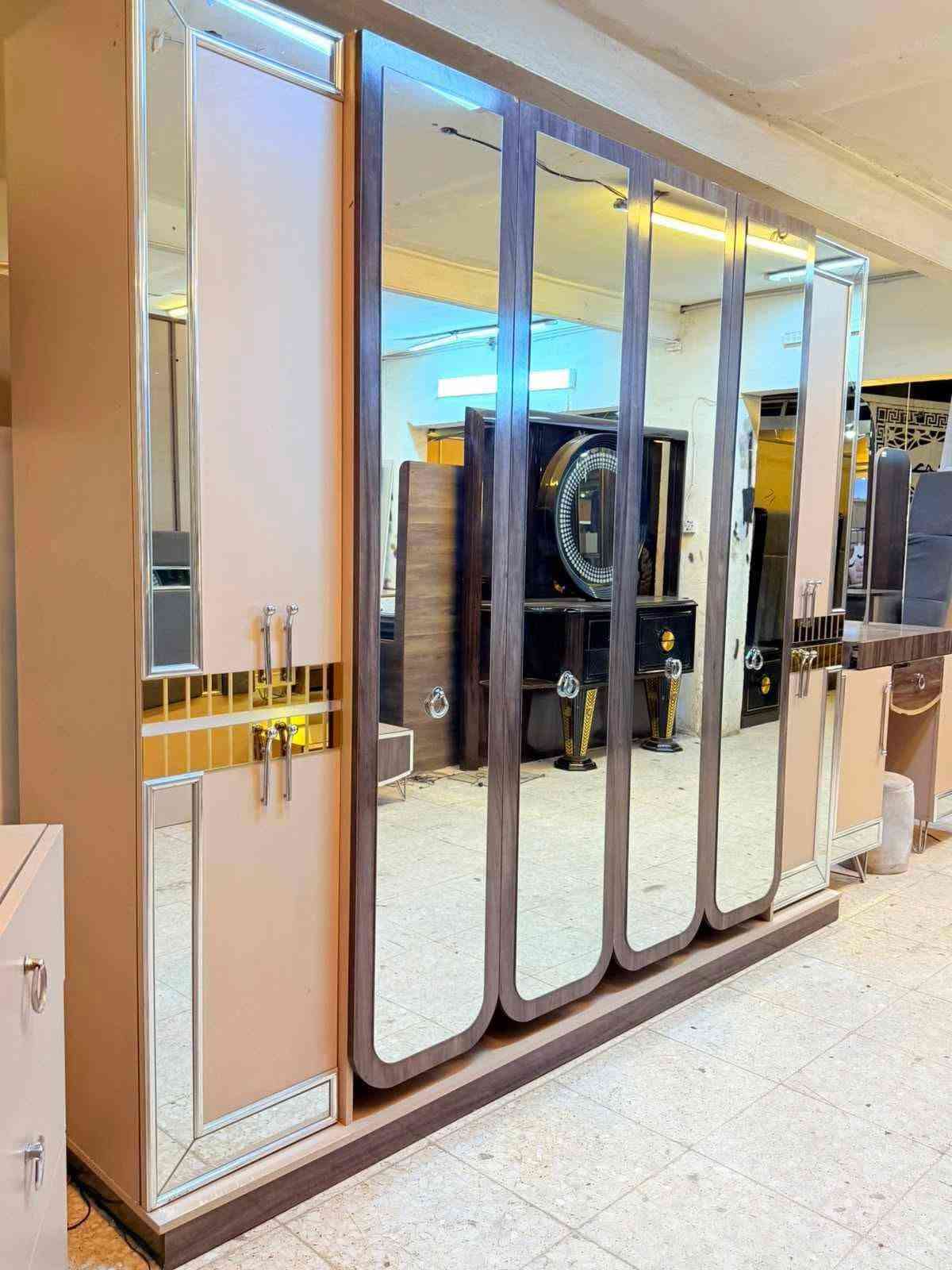 غرفه تركي 8 قطع اصليه نظافتها فوول  شد ونقل مجاني داخل بغداد فوول للحجز والاستفسار اخذ سكرين وتفضل واتس اب ***********
