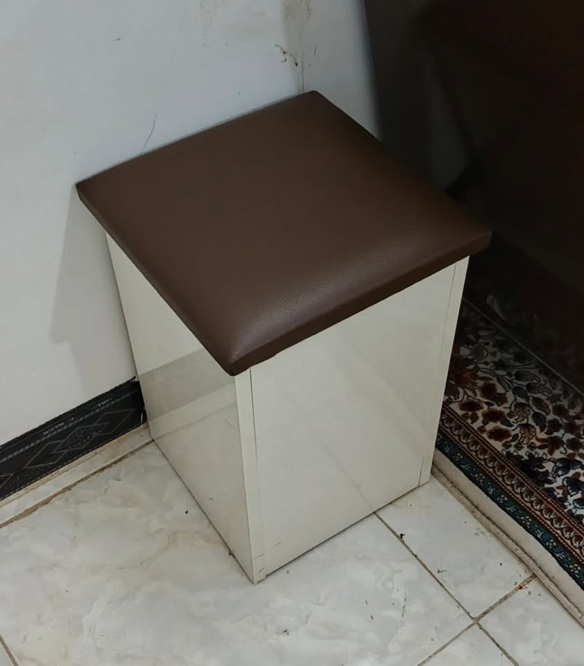 غرفة نوم للبيع بسعر معقول
***********
