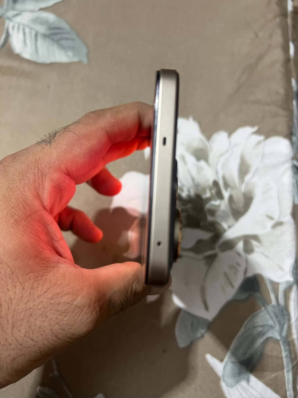 ---
*للبيع Realme 15 5G - اللون الفضي Flowing Silver* 

*المواصفات:*
- الذاكرة: 12GB رام + 512GB
- المعالج: Dimensity 7300+ 5G
- الشاشة: 6.8 انش 144Hz 1.5K منحنية AMOLED
- الكاميرا: 50MP + 8MP | امامية 50MP
- البطارية: 7000mAh شحن سريع 80W

*الحالة*: مستعمل نظافة 100% 💯 مابي اي خدش
*الملحقات*: كارتون + شاحن اصلي 80W + كيبل + جراب
*المكان*: الحلة - بابل
*السعر*: 375$ قابل للتفاوض البسيط

للتواصل خاص واتساب ***********
