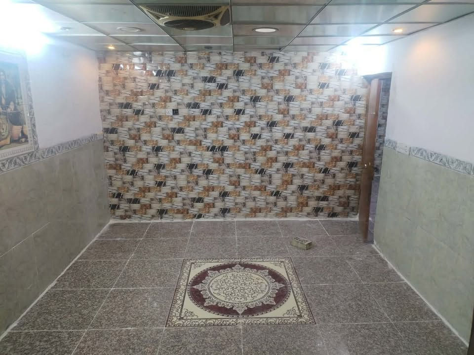 السلام عليكم .... الايجار الايجار ،،،
بيت طابق الارضي ركن  للايجار . موقعه بدايه شارع المعهد  مقابيل متنزه الزعفرانيه  قريب على السوق والمستشفى .
يحتوي ع غرفتين واستقبال ٥ *٧
وهول ومطبخ منفصل  وحديقه وكراج  لوقوف السياره  وحمام وتواليت خارجي ومخرجين 
كهرباء معزوله 
البيت كامل مجرد نقل الاثاث للبيت وبسعر مناسب  الاتصال فقط 
ع الرقم  ***********
صور ومقطع فيديو للبيت .
