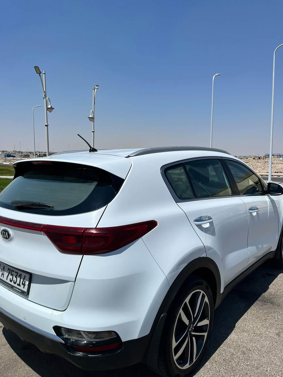 كيا سبورتج 2019 شكل 2020 خليجي
الممشى: 110,000 كم
المحرك: 4 2.0 سلندر
ناقل الحركة: أوتوماتيك 6 سرعات
المواصفات: خليجي
المقاعد: 5 ركاب
USB + بلوتوث
تكييف أمامي وخلفي
حساسات خلفيي
رقم ذي قار انكليزي
السيارة استخدام شخصي ونضيفه
الدعاميه مبدله فقط
والجاملغ الخلفي بي شخط بسيط مبين بلصور عدا ذالك ماكو السياره
سعرها 180 ورقه وبيها مجال البصره الزبير .

***********
