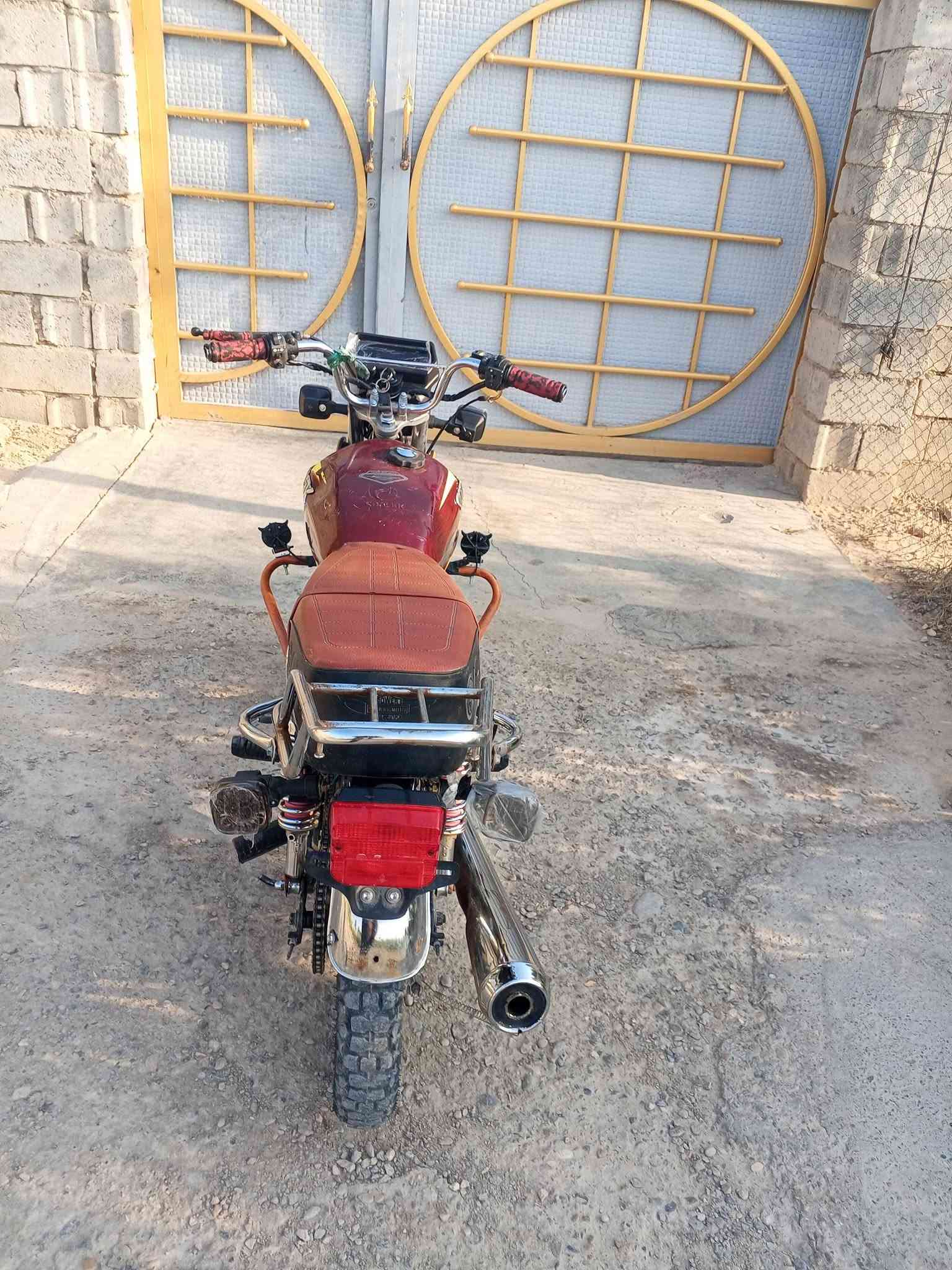السلام عليكم درجه للبيع سيفان موديل 24 درجه نضيف كفاله عامه وراق كامله سعر 550 وبيه مجال بسيط مكان ديالى بلدروز أمام عسكر رقم ***********
