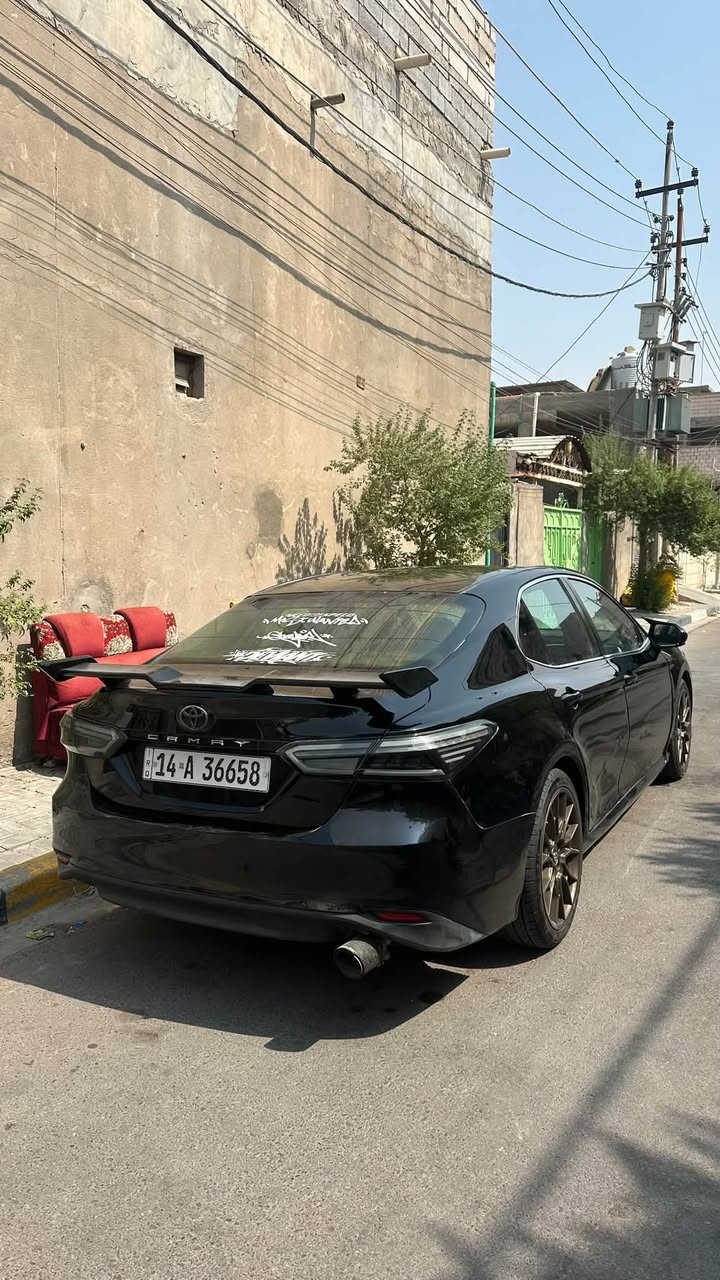 سلام عليكم كامري للبيع مديل 2018 وارد امريكي ضربه من امريكه بس خشم البنيد وصارت عندي ضربه جوه القبق البانزين معجون وصبغ على كد شبر  وبيها طخات بسيطه  والباقي تفاصيل بل صور  
ولبك الايد متغير هيه ولايتاد هم متغير 
ماشيه السياره 210000km
***********
