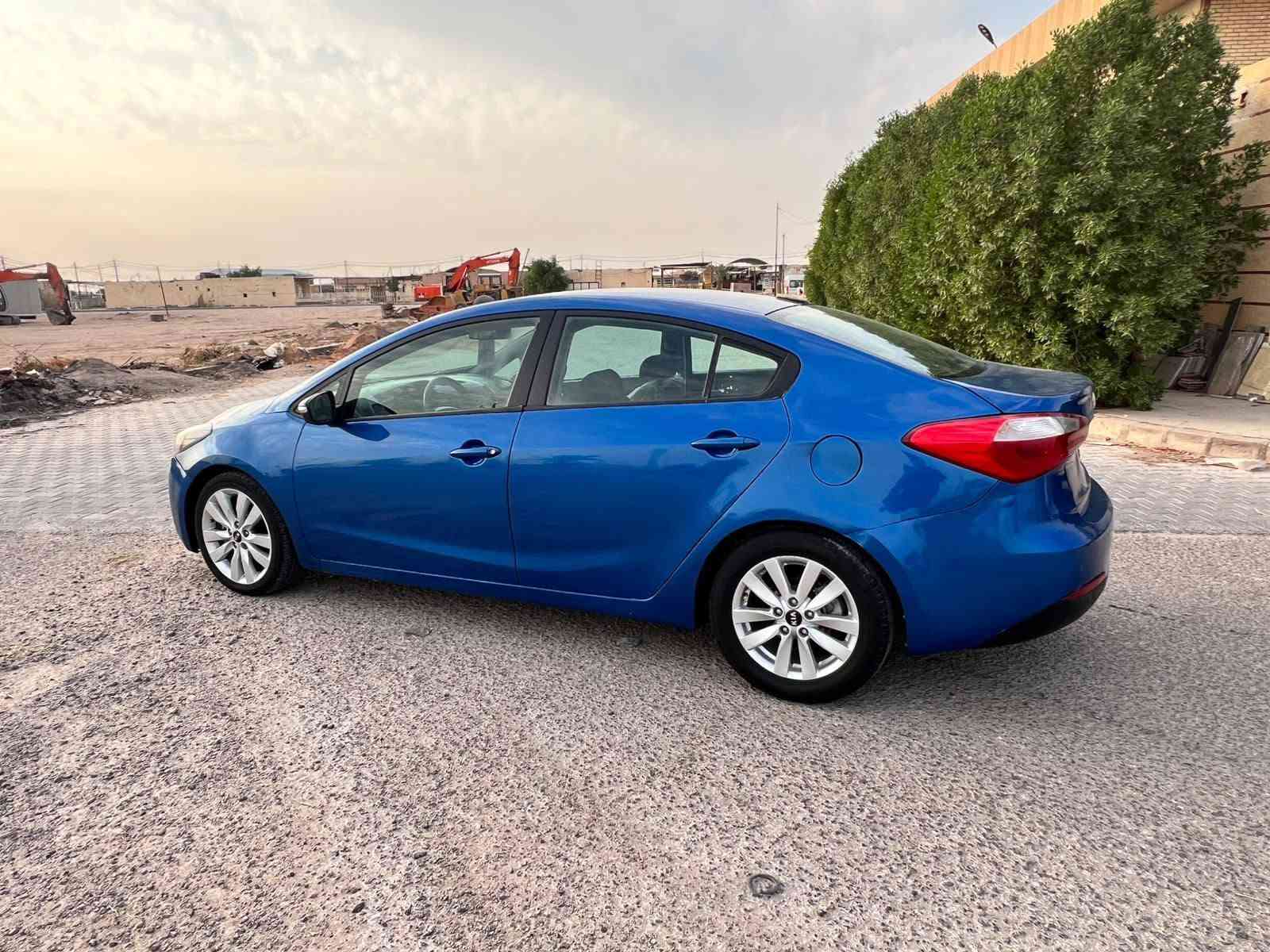 سلام عليكم كيه فورتي موديل 14جاهزه السياره كير مكينه حداديه تخم تاير كلشي شغال حادثه جاملغ خلفي بدون دواخل مصبوغه عام السيارهه للجماليه  ***********السعر 88وبيه مجال او مراوس ماكو مشكله
