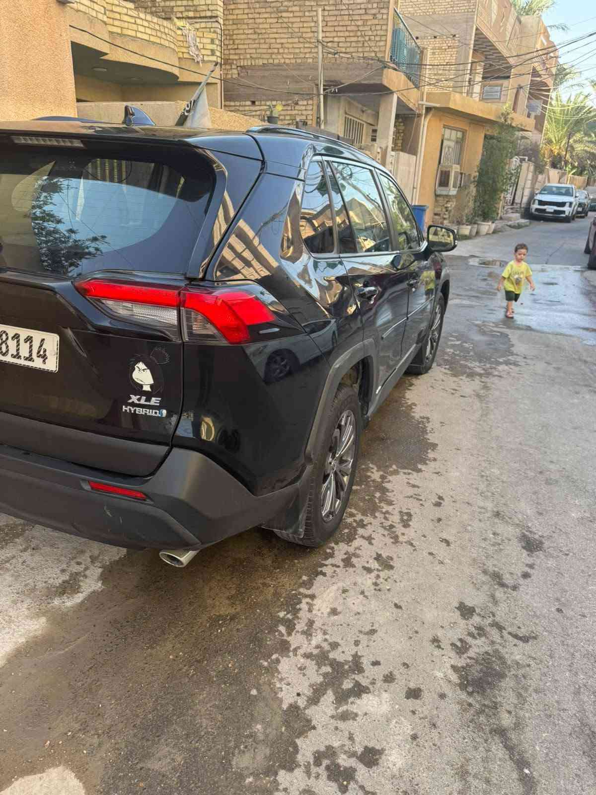 للبيع تويوتا رافور هايبرد 2023
TOYOTA RAV4 XSE Hybrid 
السعر ١٩٠
✅️ موديل 2023
✅ وارد أمريكي
✅ أعلى فئة XSE مواصفات 1/1
✅️ ممشى 25 ميل
المواصفات
▪️الون اسود ميتنايك
▪️ محرك 4 سلندر سعة 2.5 لتر هايبرد 
▪️بقوة إجمالية 219 حصان.
▪️ نظام دفع رباعي إلكتروني AWD.
▪️ ويل قياس 18 
▪️ إضاءة LED أمامية وخلفية كاملة.
▪️ مصابيح نهارية LED.
▪️ شبك أمامي وتصميم رياضي خاص بفئة XSE.
▪️ مقاعد جلد SofTex رياضية 
▪️ مقاعد أمامية مبردة ومدفأة.
▪️ مقاعد امامية كهربائية.
▪️خاصية الميمري لحفظ الوضعية.
▪️  فتحه سقف
▪️ دخول ذكي لجميع الأبواب.
▪️ عدادات رقمية حديثة.
▪️ كاميرا خلفية عالية الدقة.
▪️ باب خلفي كهربائي.
▪️ مثبت سرعة راداري ذكي.
▪️ نظام المحافظة على المسار.
▪️ نظام التحذير من التصادم الأمامي مع الكبح التلقائي.
▪️ مراقبة النقطة العمياء.

السيارة حادثها جاملغ وبنيد وشويه من الباب صبغ موضح بالمنشور  تعديل وصبغ بدون تبديل 

للتفاصيل اكثر اتصل 

رقم  : ***********
