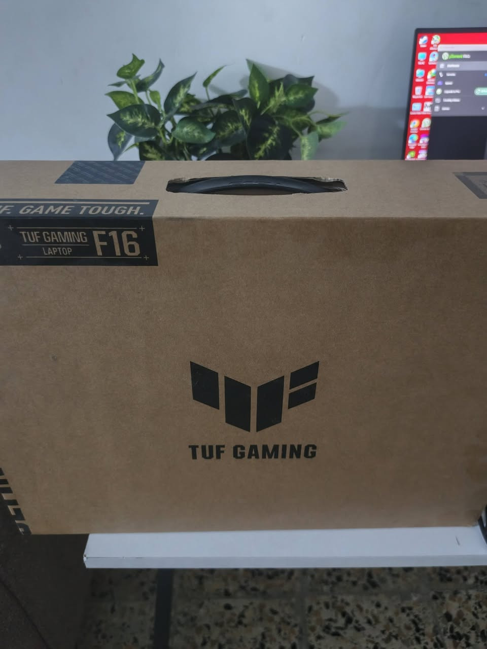 ASUS TUF Gaming F16 (الموديل: FX607JV-N3136
المعالج (CPU): Intel Core i7-13650HX  معالج قوي جد​اللون: Mecha Gray (رمادي ميكا).اً من الجيل 13 بفئة HX المخصصة للأداء العالي (High Performance)، ممتاز للألعاب الثقيلة، المونتاج، والتصميم الهندسي.
...... 
كرت الشاشة (VRAM): بحجم 8GB
NVIDIA GeForce RTX 4060
​الذاكرة العشوائية (RAM): DDR5 بحجم 16GB
​مساحة التخزين (STORAGE): 1TB PCIe Gen4 SSD
​الشاشة 16بوصه . 
​البطارية (BATTERY): 4Cell 90WHrs
​اللون: Mecha Gray (رمادي ميكا).
 نضافه. 100/100 السعر مليون 500
مكاني بغداد الشعب. واتساب ***********
